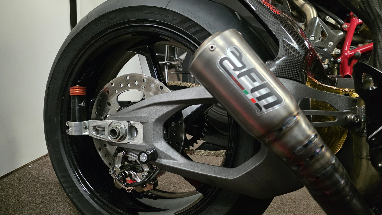 Motocorse Billet Aluminum Chain Adjuster and Rear Brake Caliper Support Bracket for OVERSUSPENSION for Ducati Panigale / Streetfighter V4 (2025+)