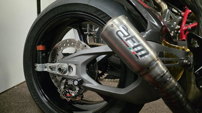 Motocorse Billet Aluminum Chain Adjuster and Rear Brake Caliper Support Bracket for OVERSUSPENSION for Ducati Panigale / Streetfighter V4 (2025+)