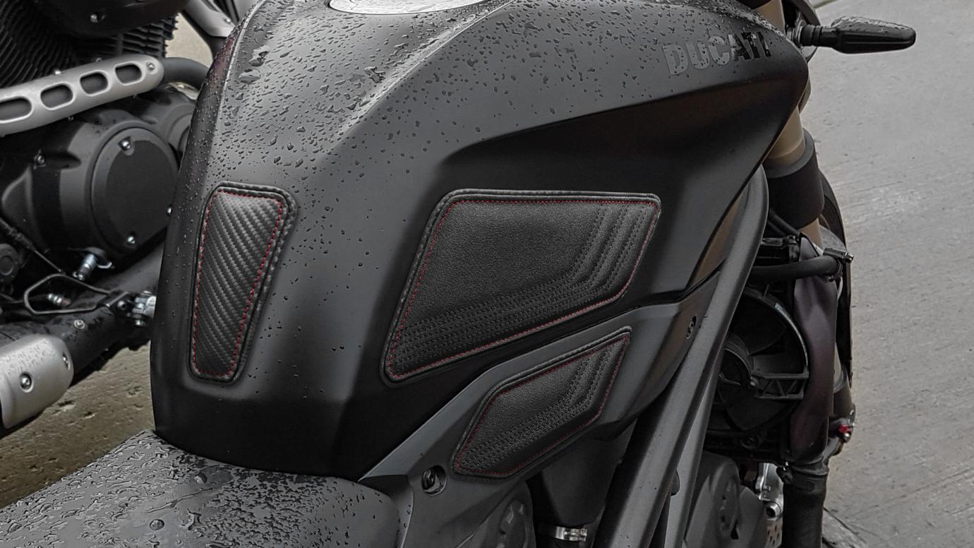 LUIMOTO TANK LEAF Tank Pads for the Ducati Streetfighter 1098 / 848