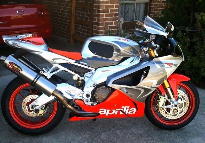 TechSpec Tank Grip Pads for the ApriliaTuono 1000R (06-10) and RSV 1000R  (04-10) Snake Skin Grips