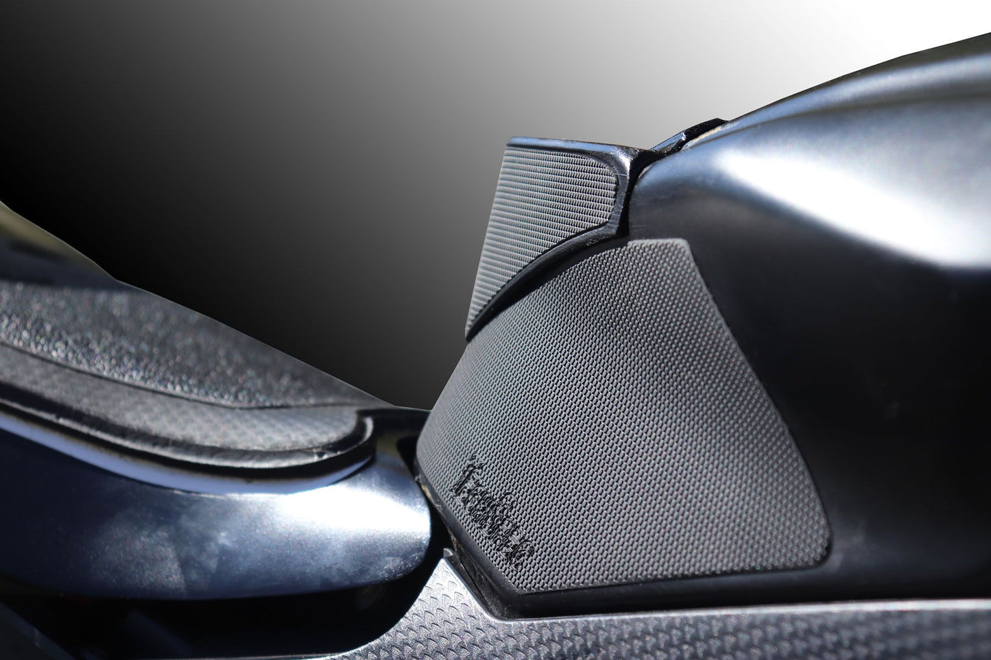 TechSpec Tank Extender and Tank Grip Pads for the Yamaha YZF-R6 (08-16)