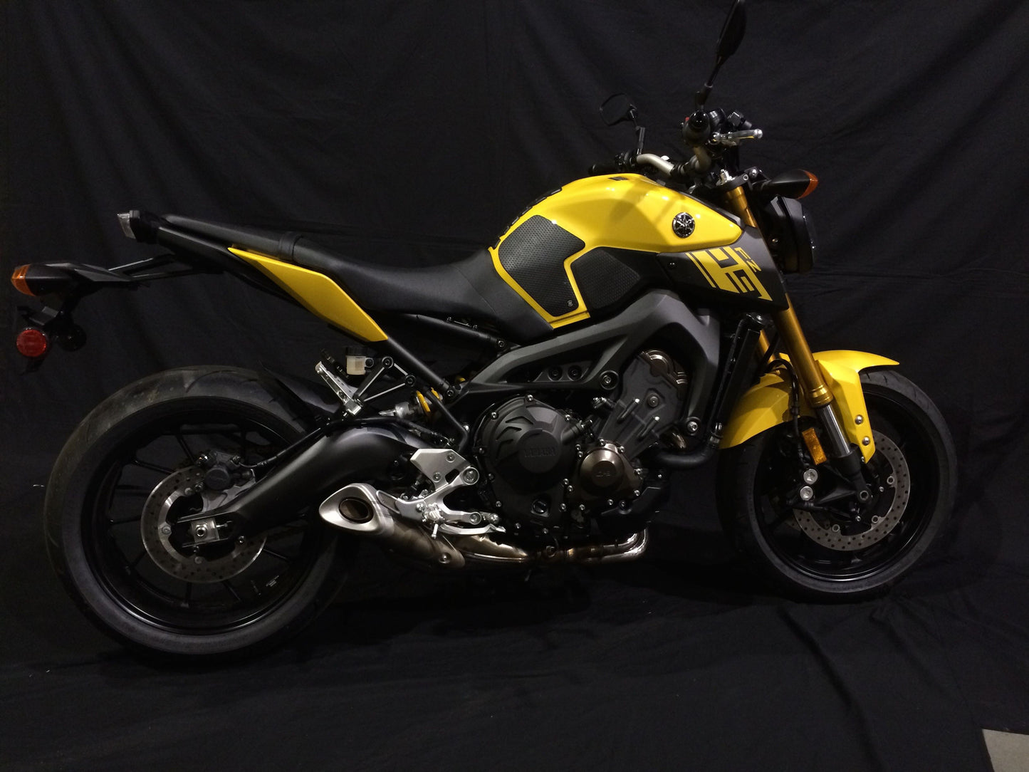 TechSpec Tank Grip Pads for the Yamaha FZ-09 / MT-09 (14-20)