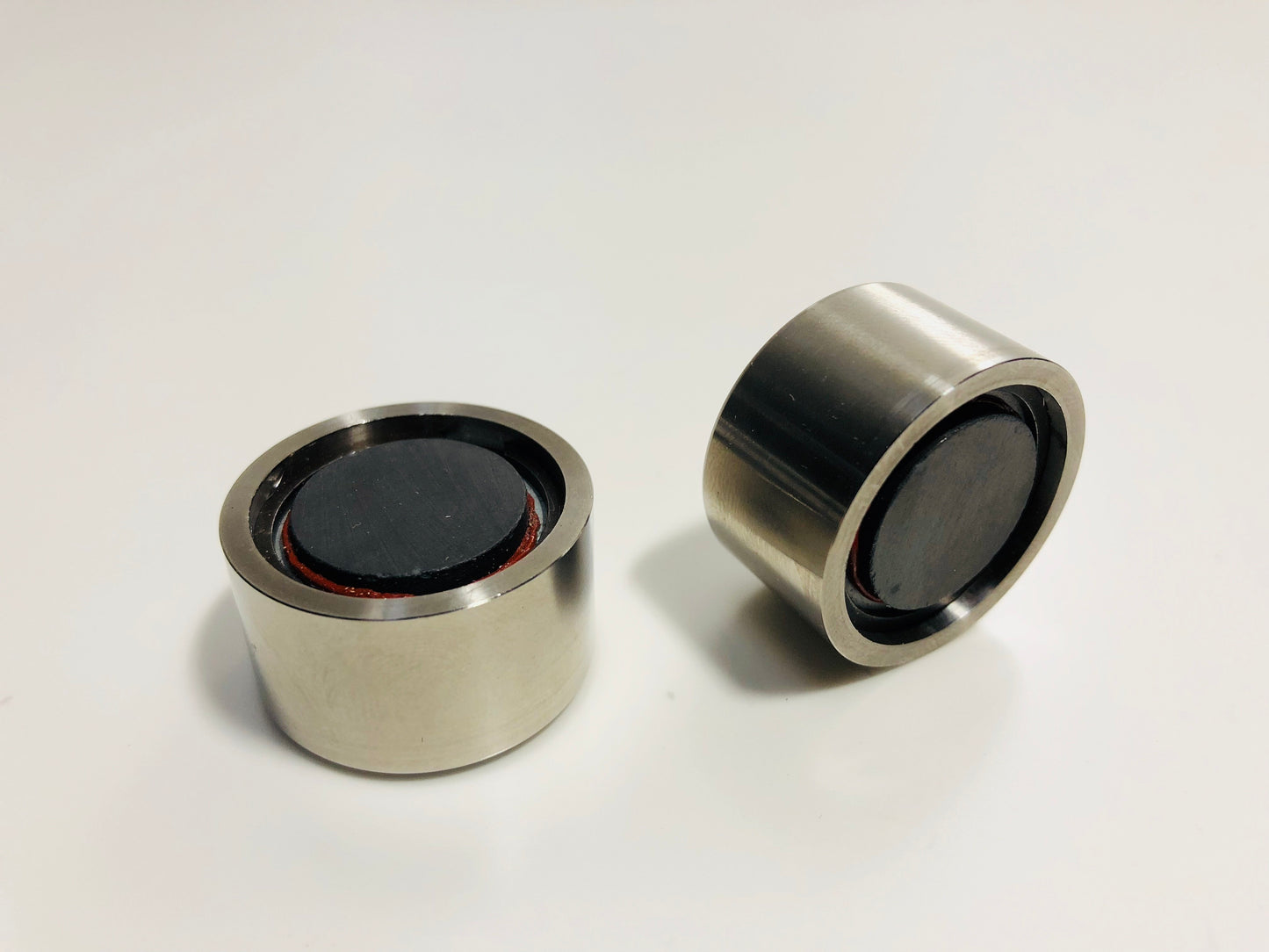 Beringer Ti-MagP32 32mm Titanium Pistons with Magnets for Beringer 4 piston calipers (set of four pistons)