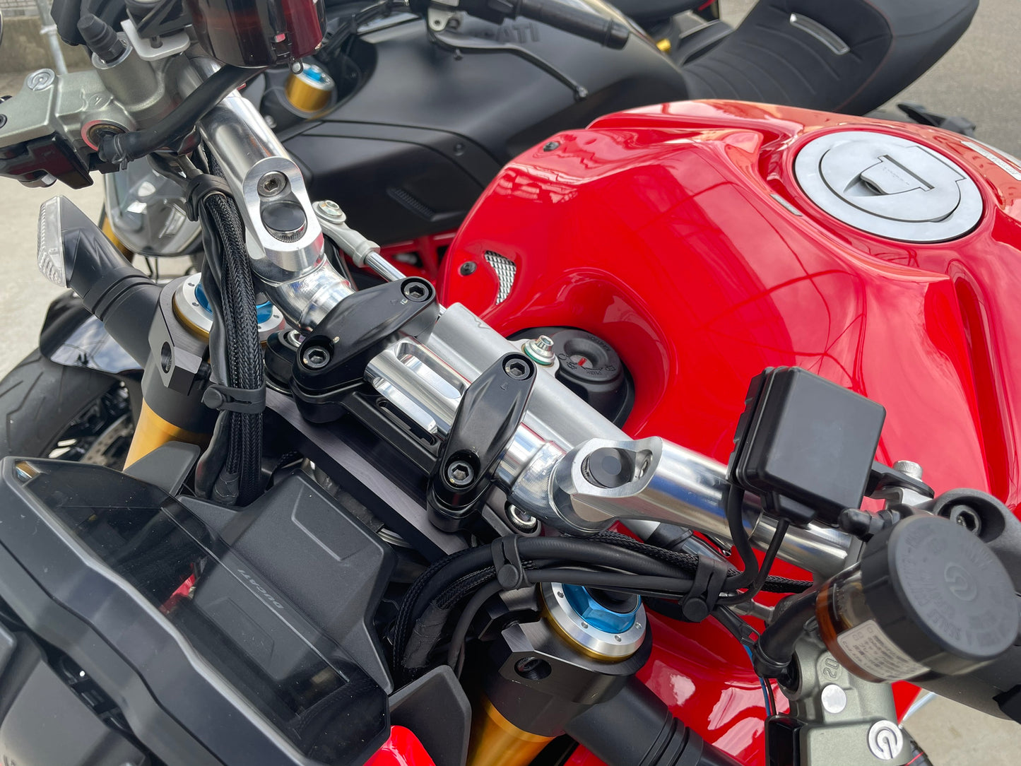 AELLA Aluminum Variable Handlebar (Streetfighter V4 / S)