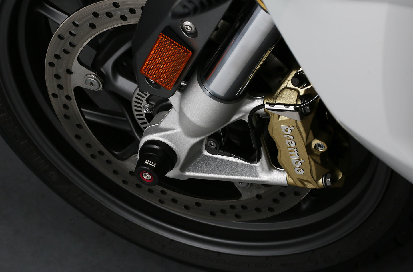 AELLA Front Axle Slider for the BMW R1200R / RS