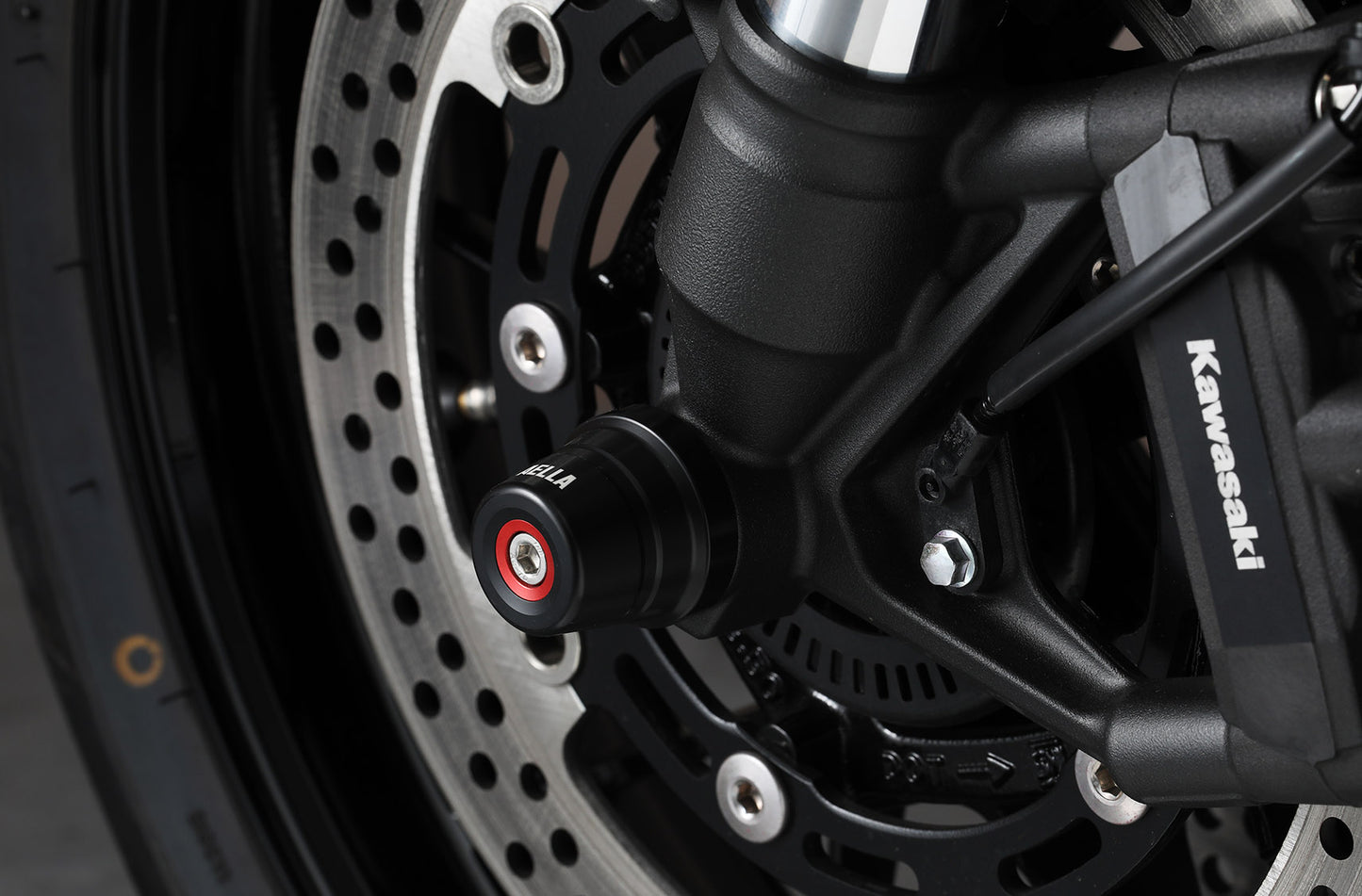 AELLA Axle Slider (Front) Kawasaki Z900 / Z900RS / Cafe