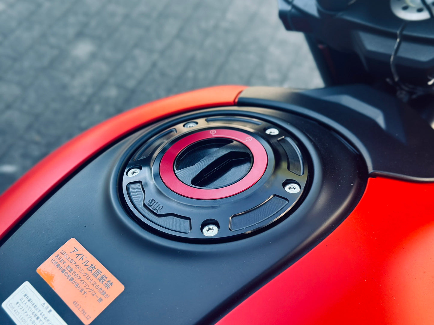 AELLA GAS CAP WITH QUICK RELEASE ACTION FOR DUCATI AND MV AGUSTA