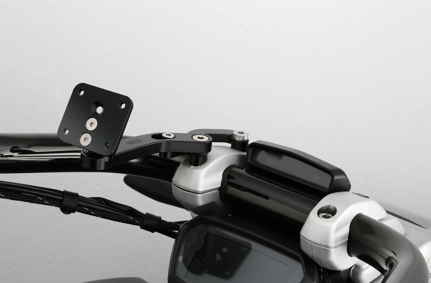 AELLA Navigation Stay (Xdiavel)