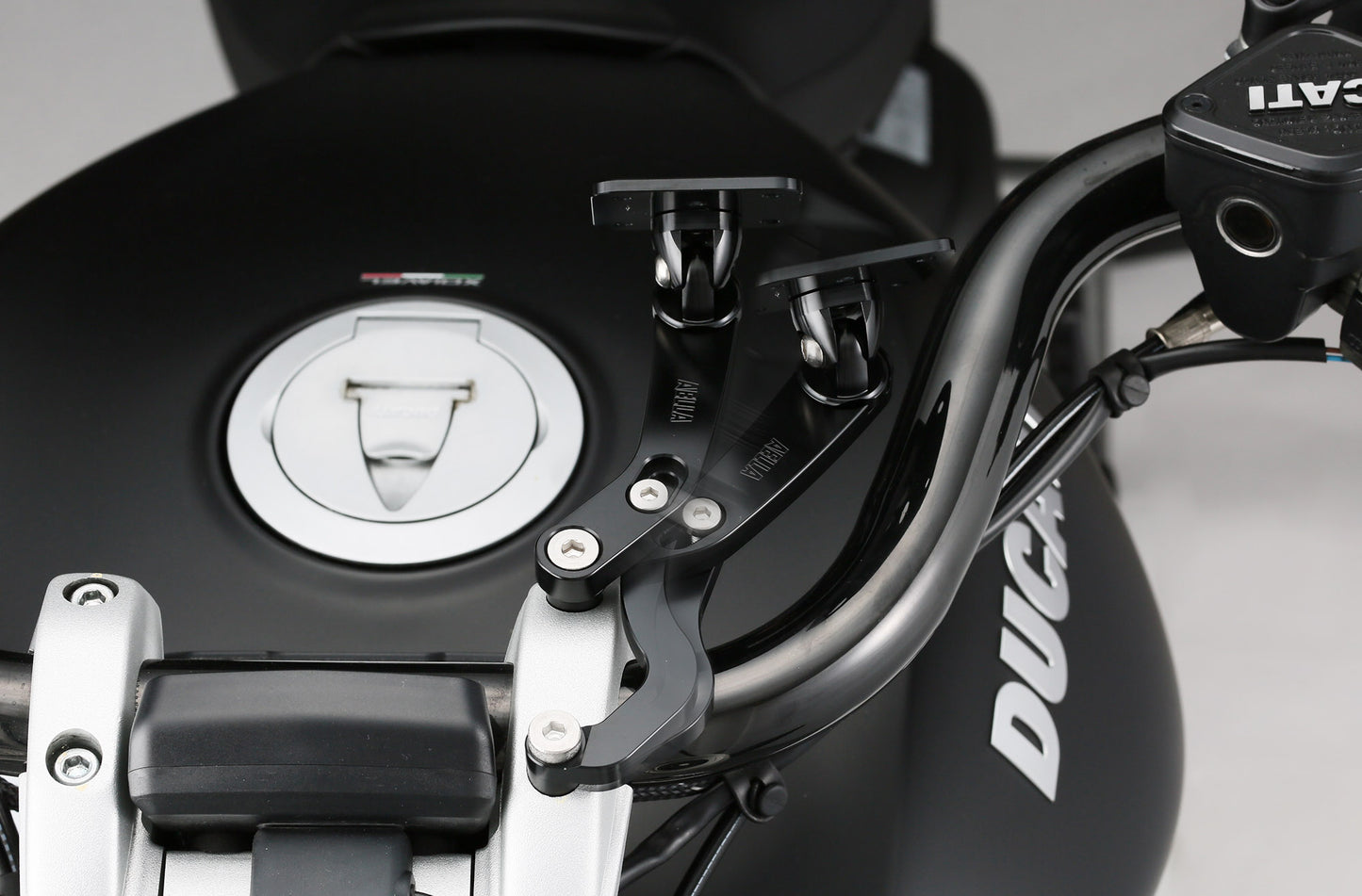 AELLA Navigation Stay (Xdiavel)