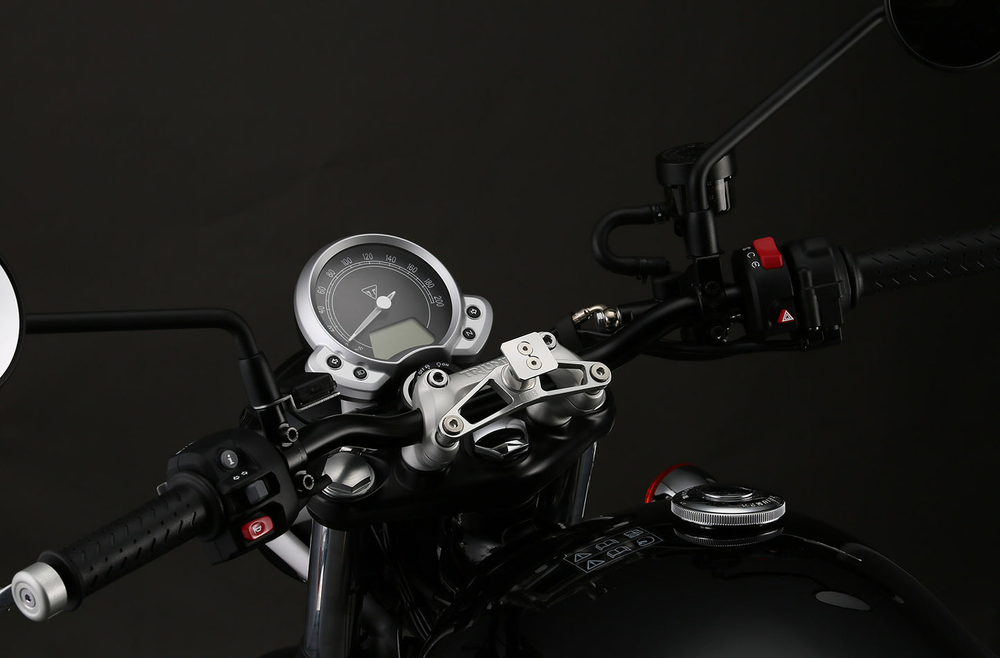 AELLA Navigation Stay / Smartphone Holder for Triumph Street Twin