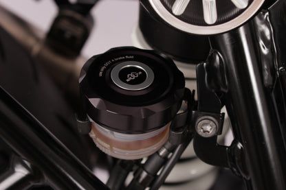 Gilles Front Brake Reservoir cover for the BMW S1000 (all), R NineT (all), Kawasaki Z900RS / CAFE, Yamaha and EBR/ Buell and Rear Cover for Multistrada 1260