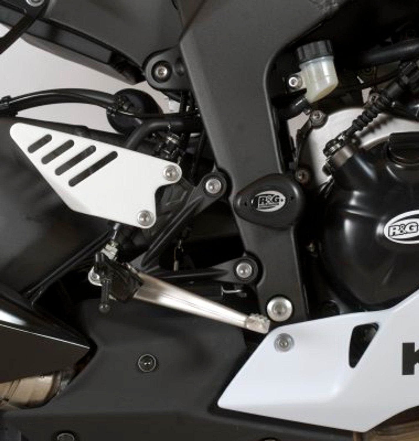 R&G Racing Aero Crash Protectors, swingarm pivot for Kawasaki ZX6R '13-'20