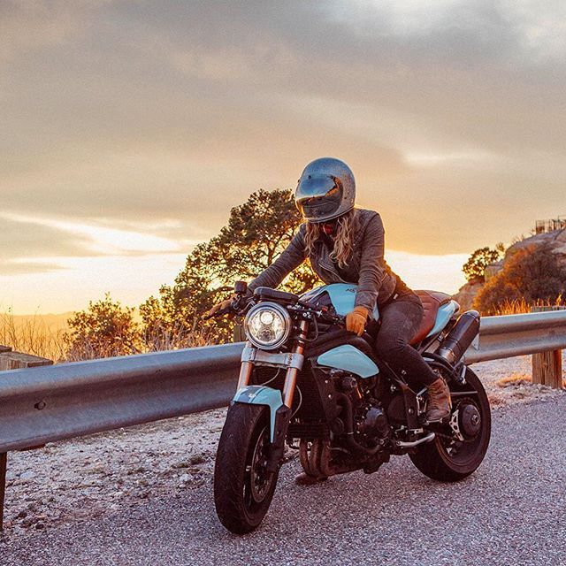 Motodemic 7 inch Classic Style LED and Round Halogen Headlight Kit