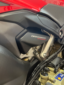 Carbonvani Carbon Fiber 2 Piece Vertical Cylinder Cover Kit for Ducati Panigale / Streetfighter V4 (2025+)