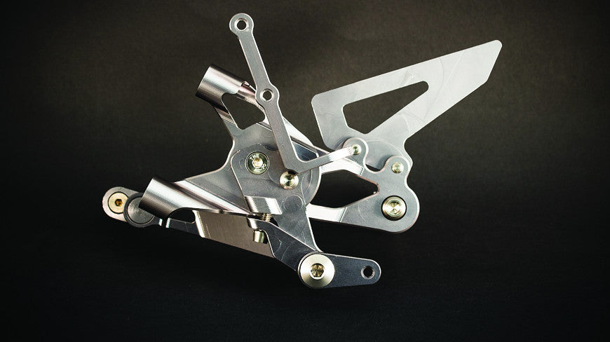 AEM FACTORY - DUCATI 899 / 959 / 1199 / 1299 / V2 PANIGALE ADJUSTABLE BILLET REARSETS  WITH COLORED ECCENTRIC
