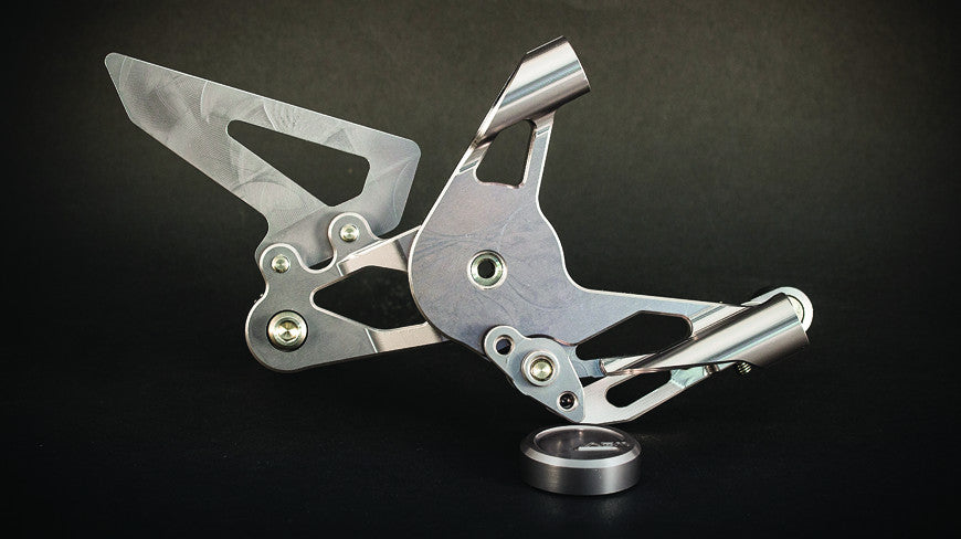 AEM FACTORY - DUCATI 899 / 959 / 1199 / 1299 / V2 PANIGALE ADJUSTABLE BILLET REARSETS  WITH COLORED ECCENTRIC