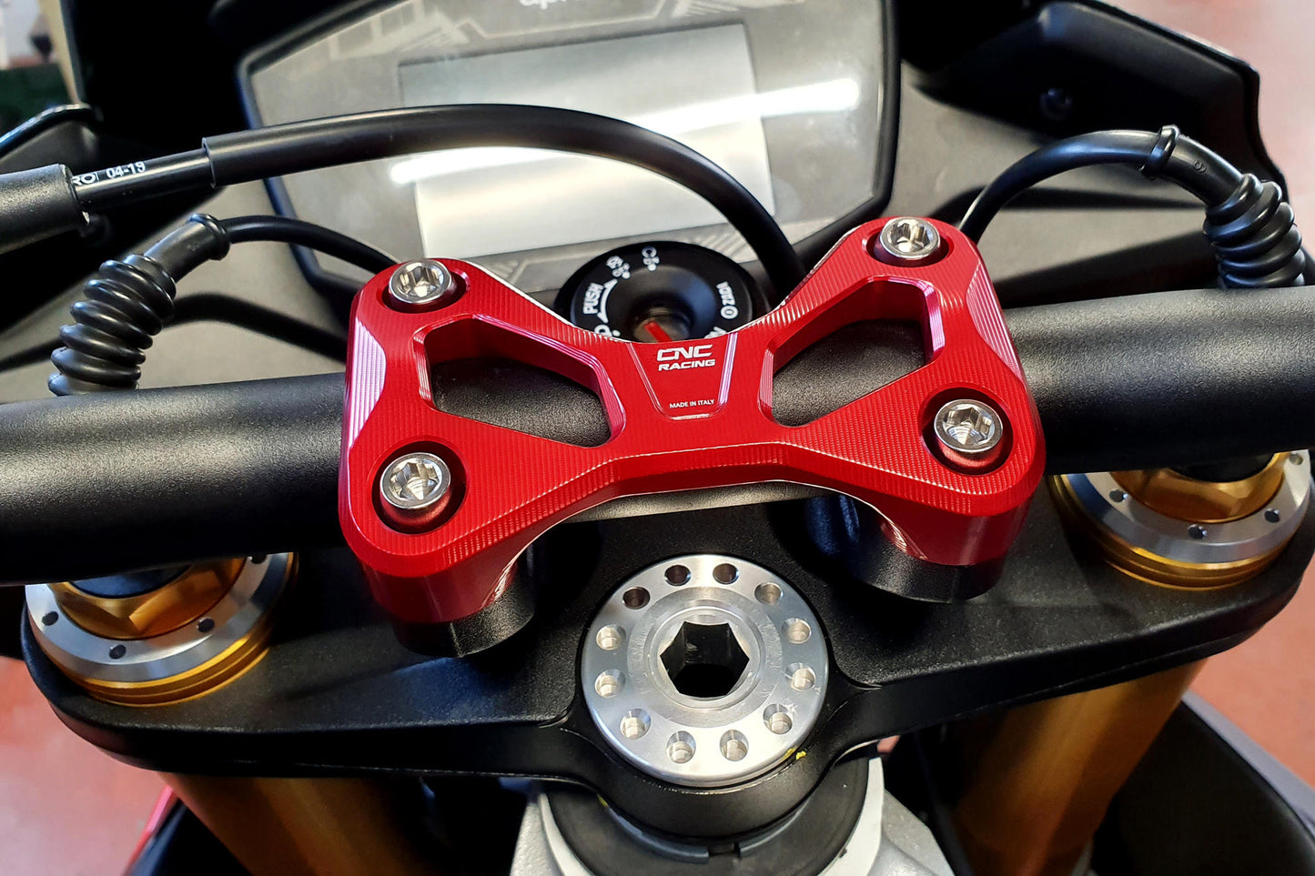 CNC Racing Handlebar Clamp for Aprilia Tuono V4 1100 (2017+) / 660 and Moto Guzzi V85 TT