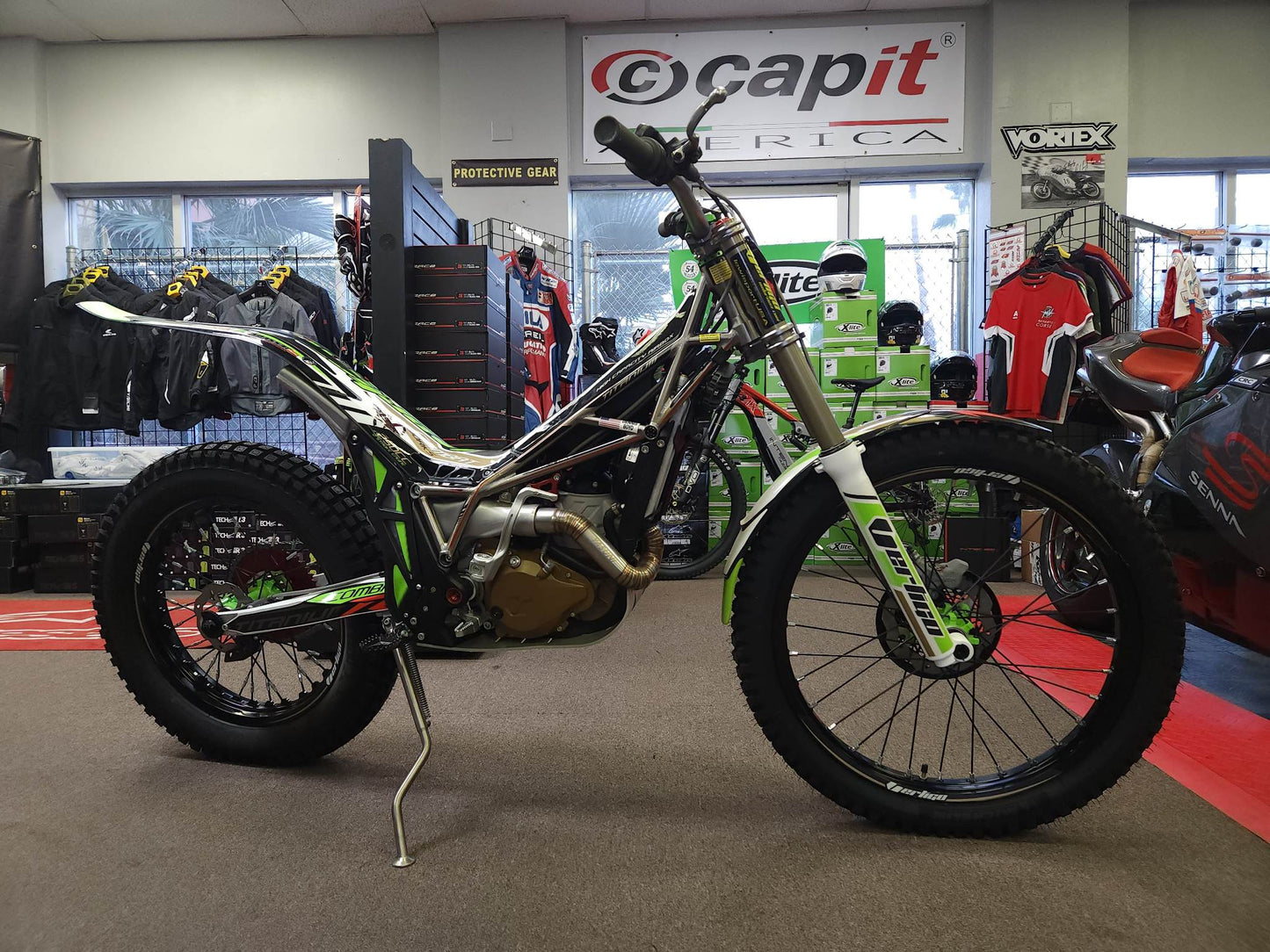 2018 Vertigo Combat Titanium R 250 - BRAND NEW