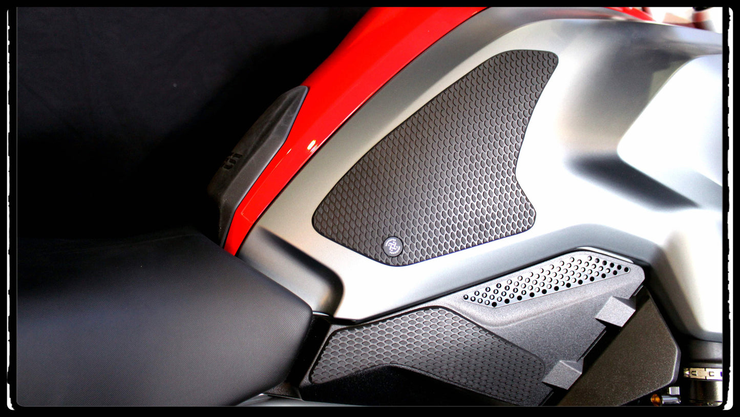 TechSpec Tank Grip Pads for the BMW R1200GS Water-Cooled (13+)