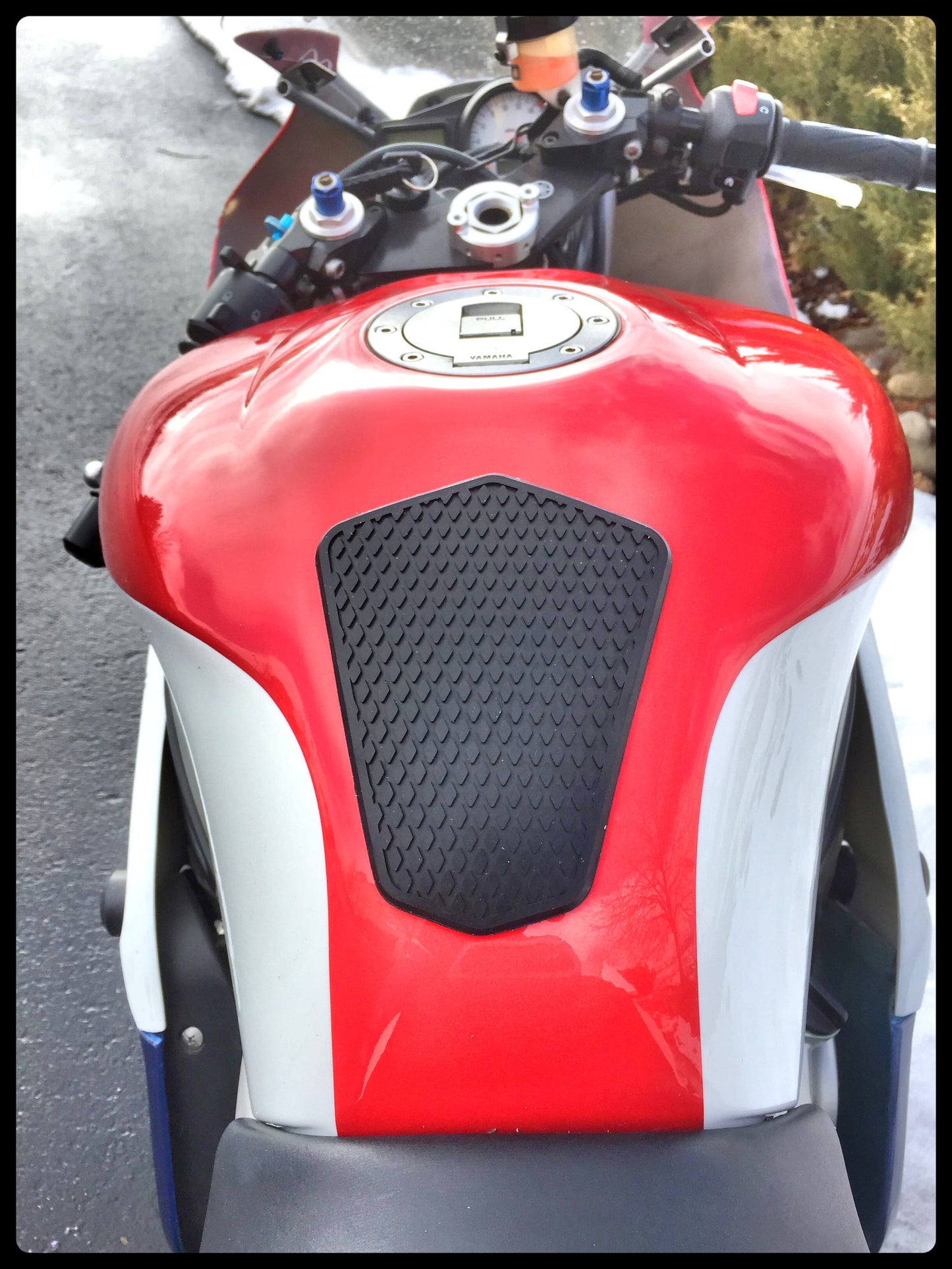 TechSpec Tank Grip Pads for the BMW R1200GS (04-12) / R1200GS adventure (06-13)