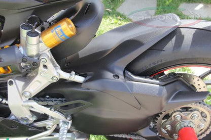 CARBONVANI - DUCATI PANIGALE 1199 / 1299 / V2 and STREETFIGHTER V2 CARBON FIBER SWINGARM COVER