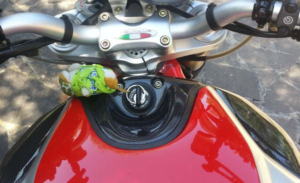 CARBONVANI - MV AGUSTA BRUTALE CARBON FIBER KEY COVER (2006-09)