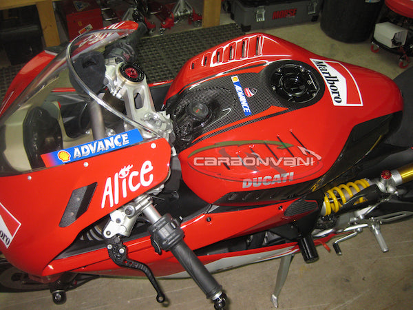 CARBONVANI - DUCATI PANIGALE 1299 / 1199 / 959 / 899 CARBON FIBER FUEL TANK COVER - ULLBERG