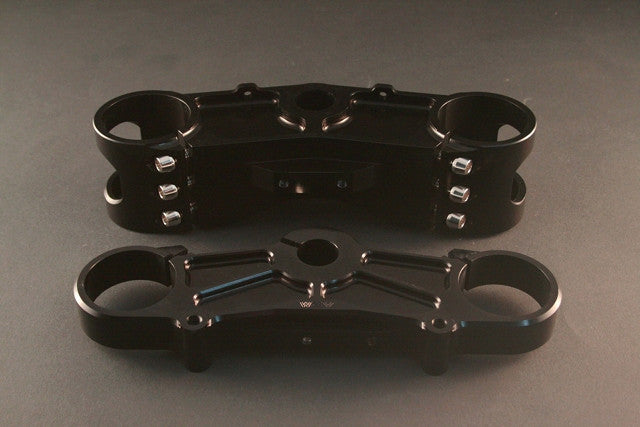 AEM FACTORY - DUCATI MONSTER WITH REAR BOW TYPE SUSPENSION TRIPLE CLAMP WITH RISERS FOR 28MM BARS