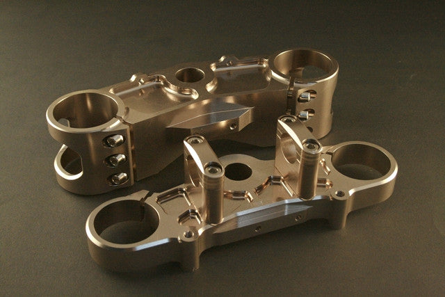 AEM FACTORY - DUCATI MONSTER WITH REAR BOW TYPE SUSPENSION TRIPLE CLAMP WITH RISERS FOR 28MM BARS